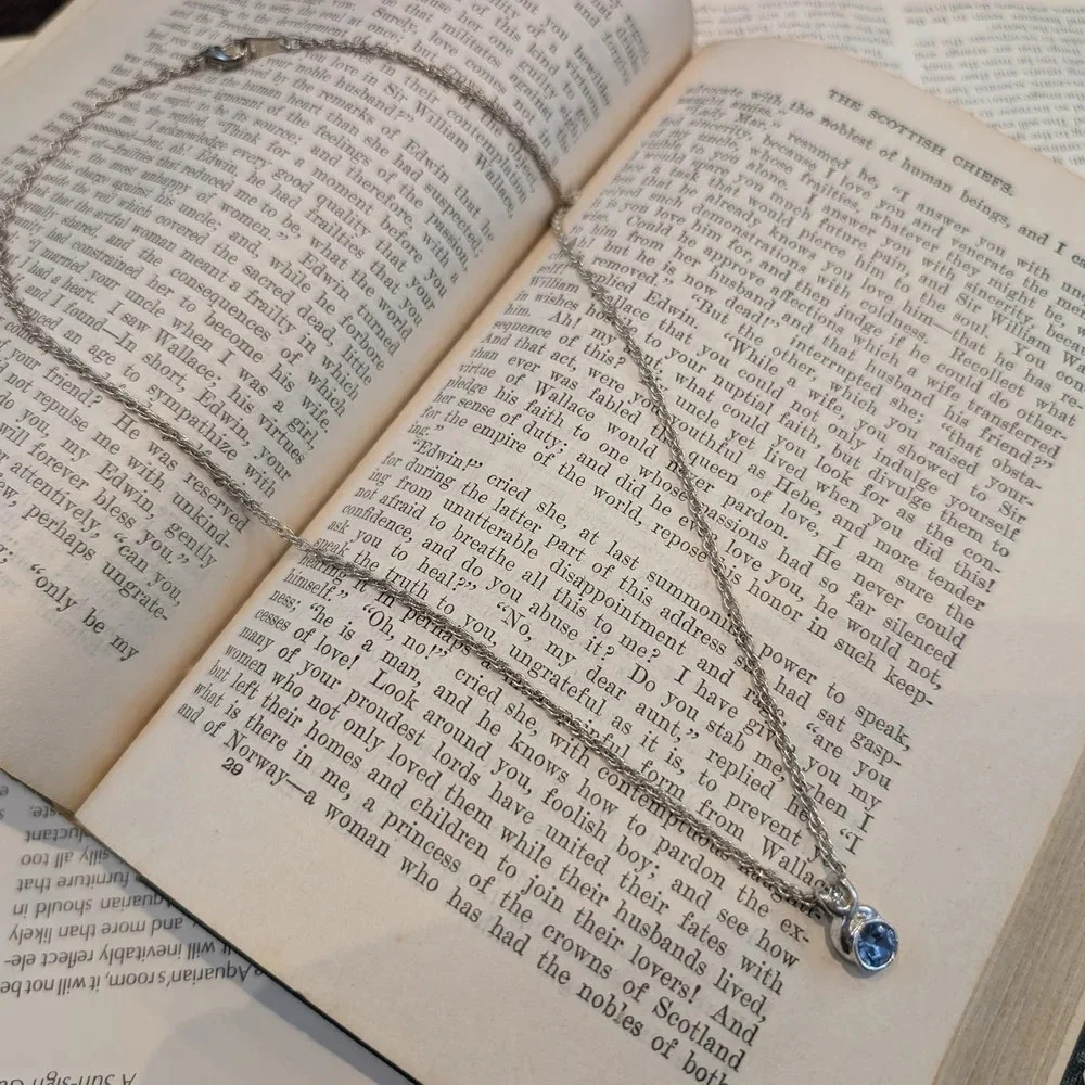 Elegant Silver Necklace with Blue Gemstone